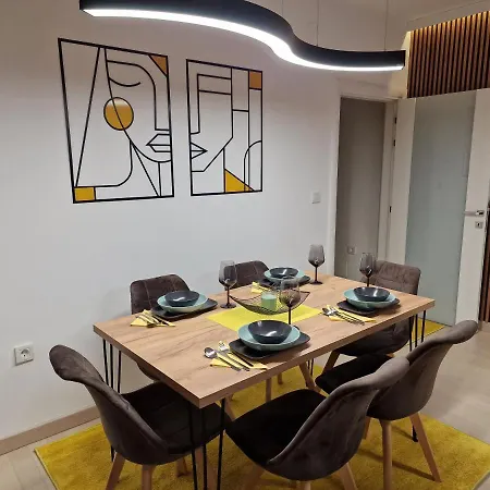 Apartment Luxury Yellow & Modern *